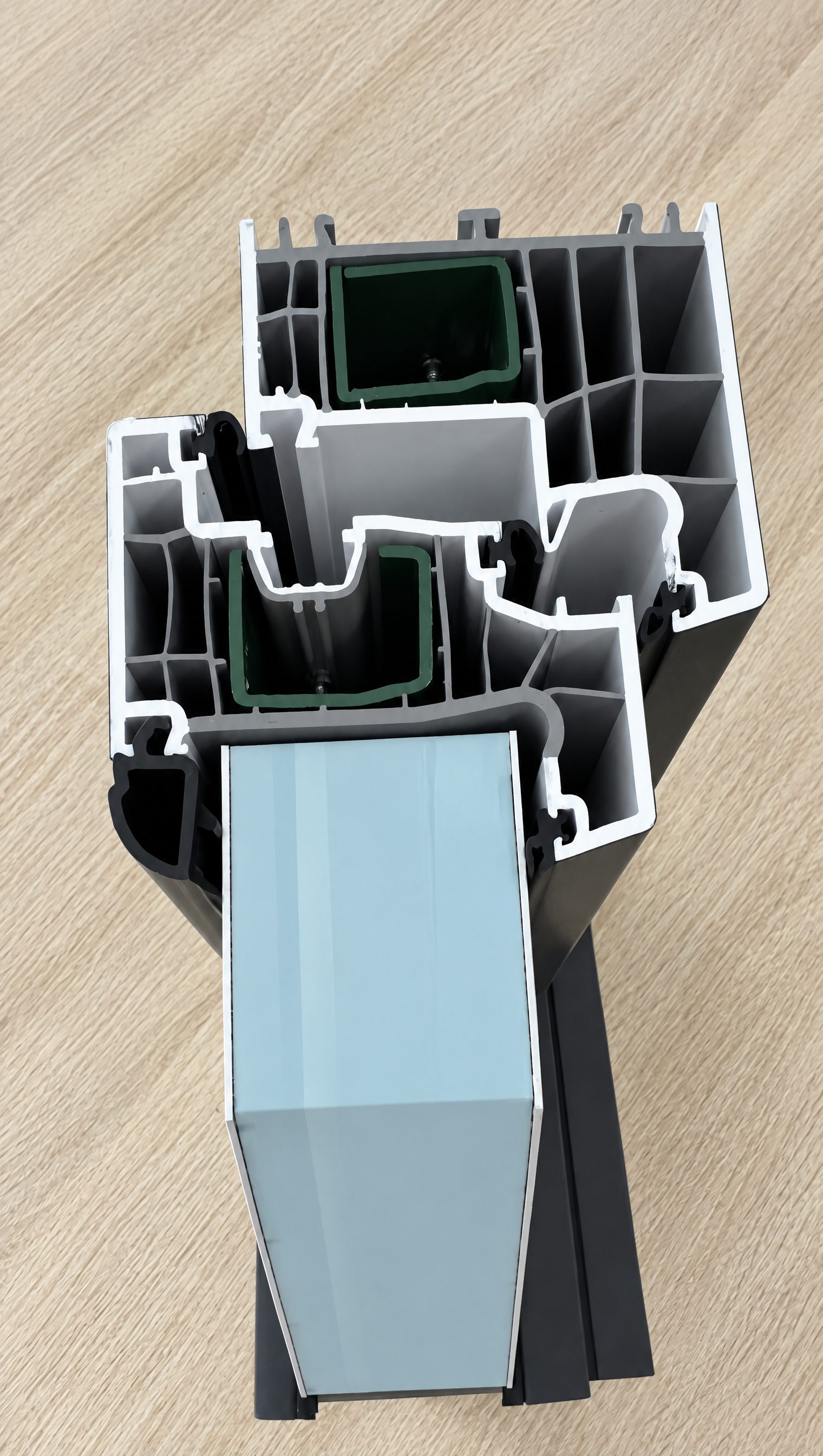 Profil aluminium utilisé pour nos fenêtres, détail 3