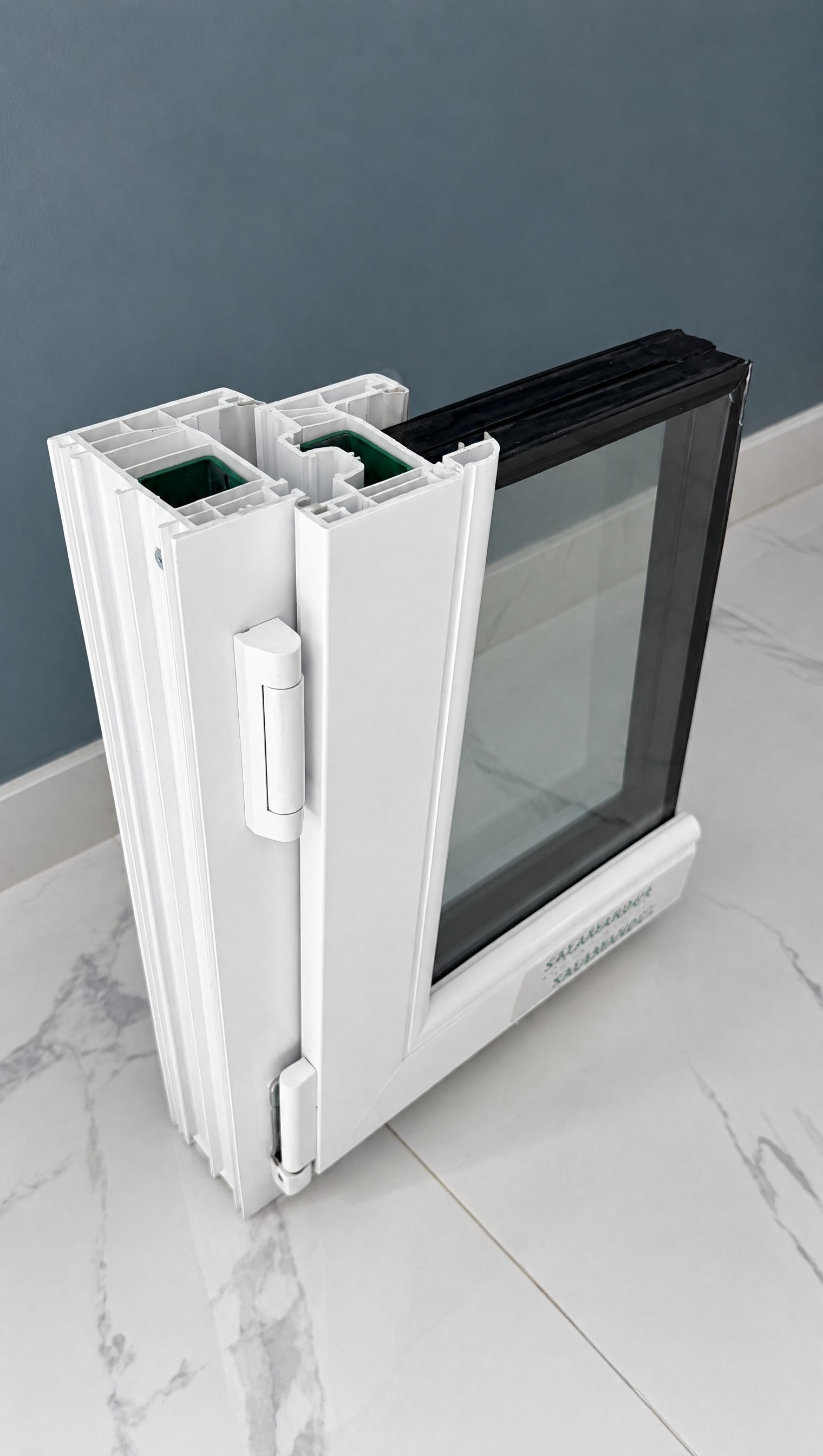 Profil aluminium utilisé pour nos fenêtres, détail 7