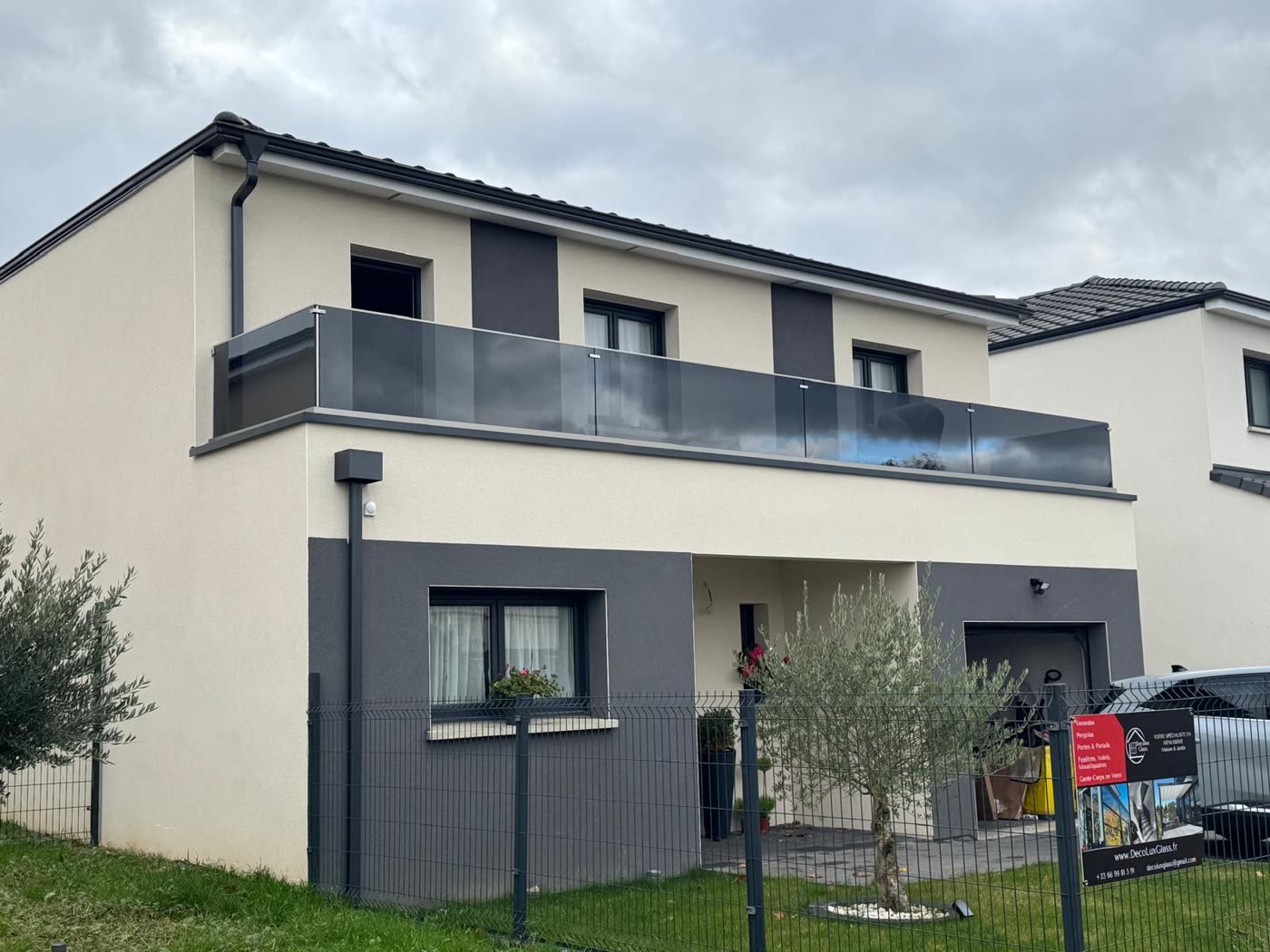 Garde-corps en verre sur un palier